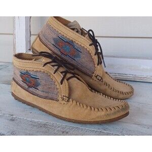 Minnetonka Moccasins Size 9.5 Please Read